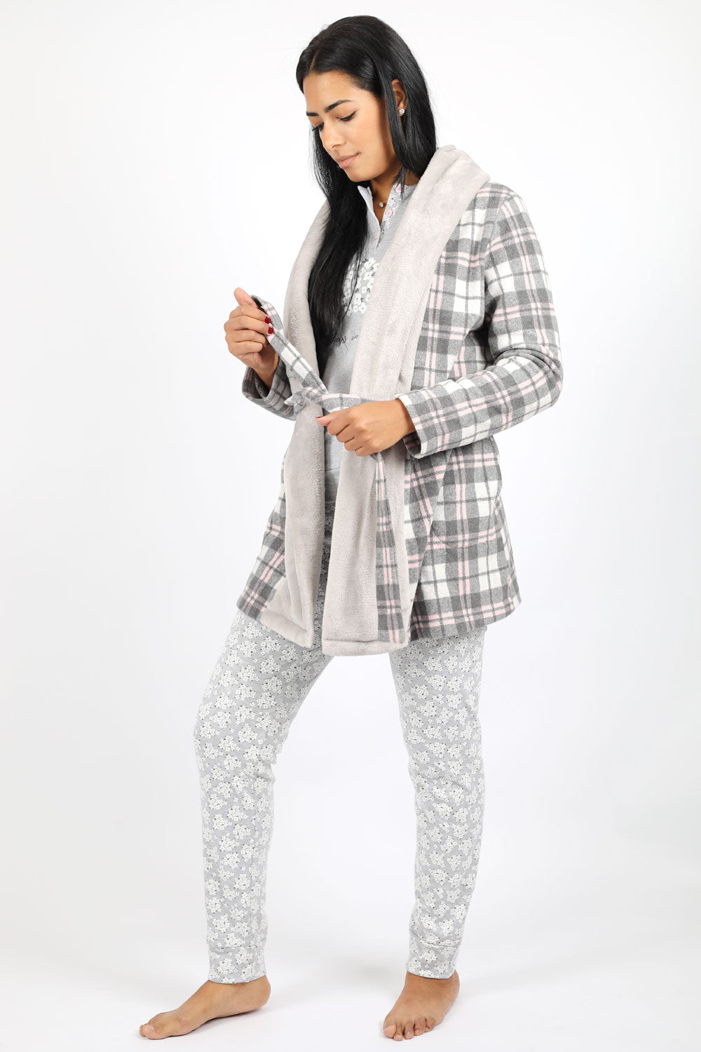 Cozy Short Plaid Robe with Plush Contrast