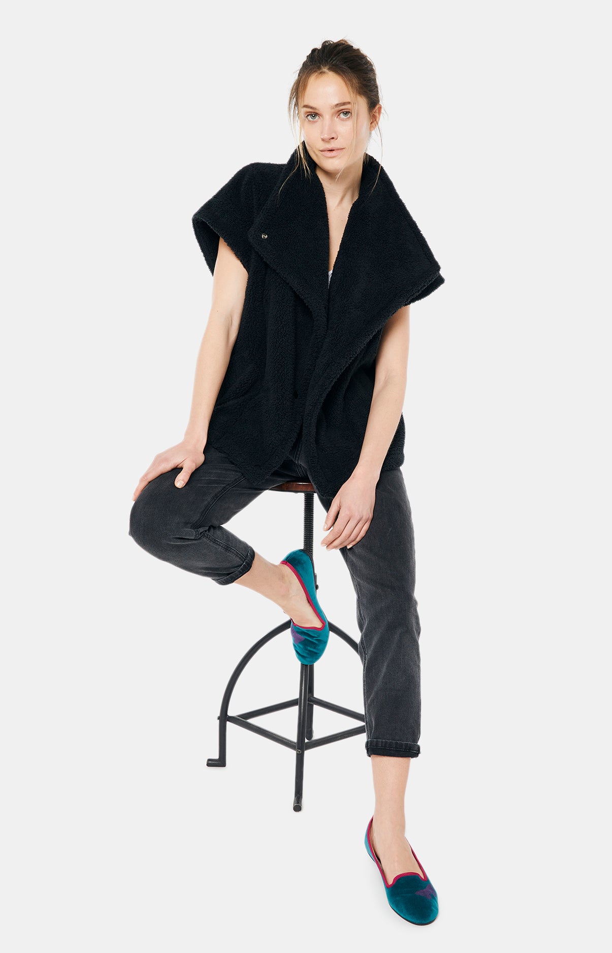 SLEEVELESS FLEECE VEST